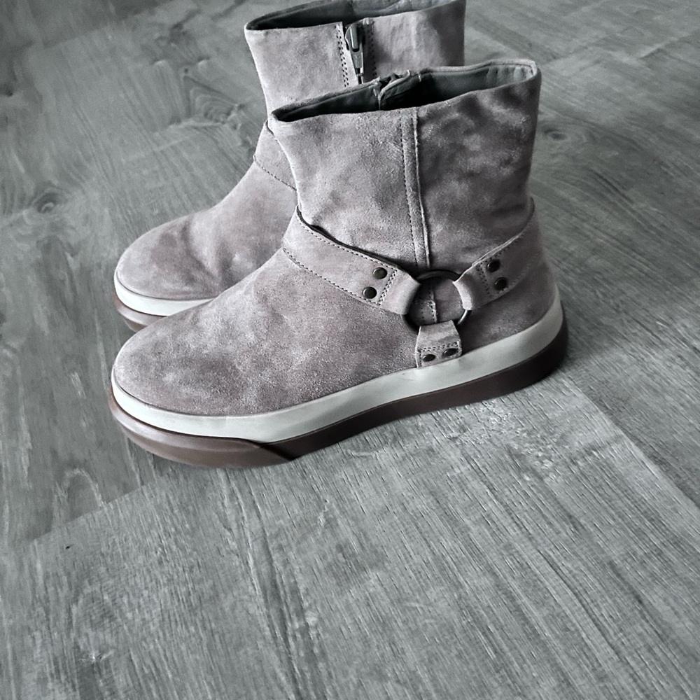 Free people Bodhi harness sneaker. Size 10 womens . Worn once